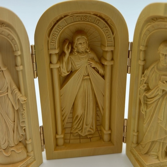 1714- Catholic Altar Religious Portable Holy Family Box Hand Carved Wood Box NWT - Picture 3 of 8